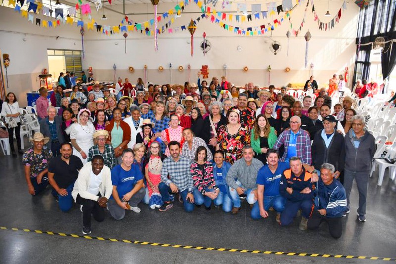Arraiá da Melhor Idade reúne idosos em festa junina em Nova Odessa
