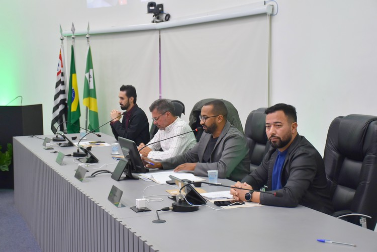 Câmara aprova projetos e moções em sessão de Santa Bárbara