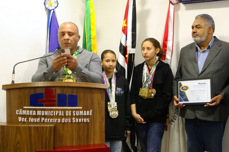 Câmara de Sumaré homenageia campeão de Jiu-Jitsu