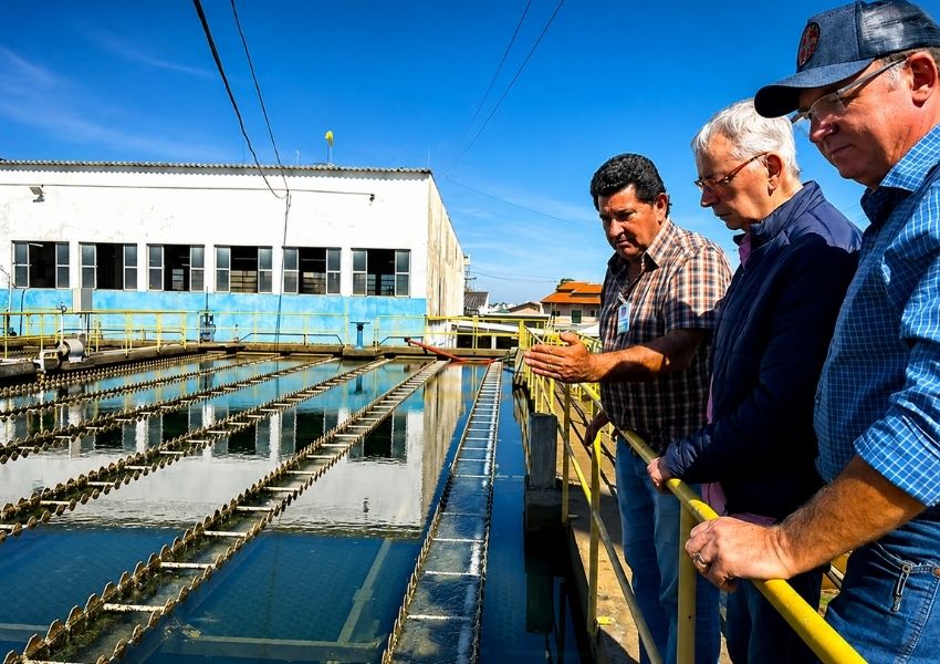 Chico Sardelli vistoria obras do filtro 3 da ETA 2 em Americana