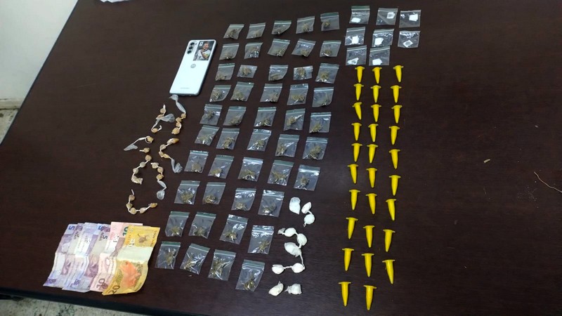 Gama apreende 121 porções de drogas no Santa Elisa