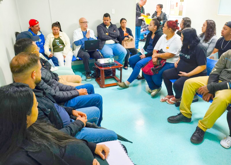 Gestantes conhecem maternidade em visita no Hospital Santa Bárbara