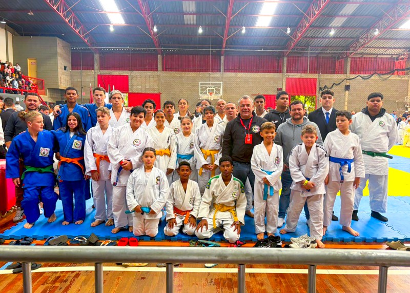 Judô de Santa Bárbara conquista 18 medalhas durante competição em Araras