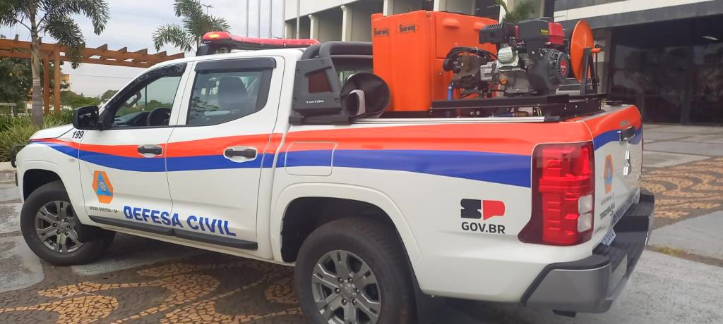 Nova Odessa recebe viatura 4x4 e kit da Defesa Civil