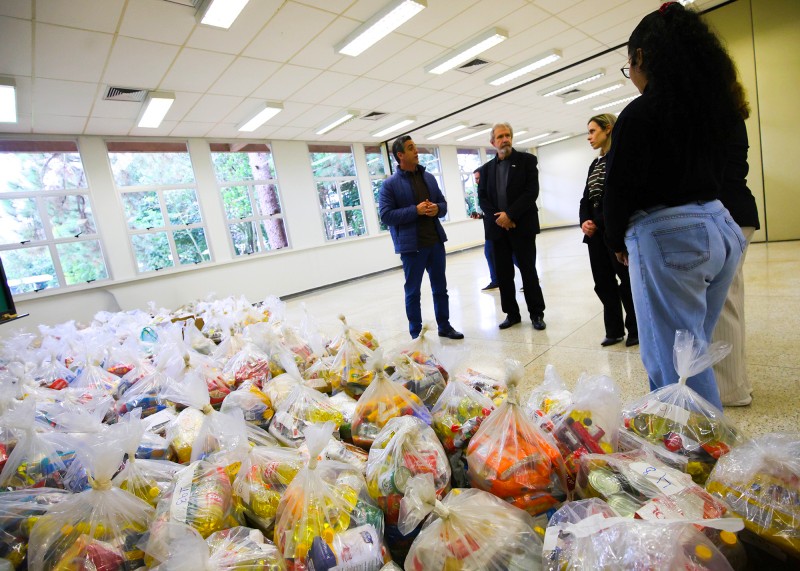 S. Bárbara recebe mais de 150 cestas básicas de trote solidário da FHO