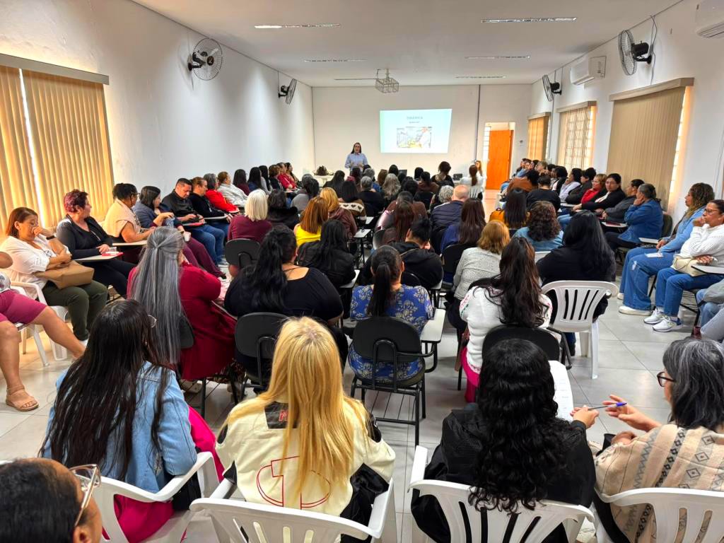 120 merendeiras recebem capacitação sobre alimentação escolar em Nova Odessa