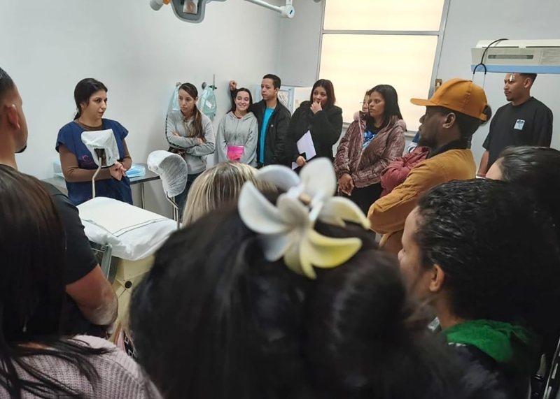 Maternidade do Hospital Santa Bárbara recebe visita de 11 gestantes