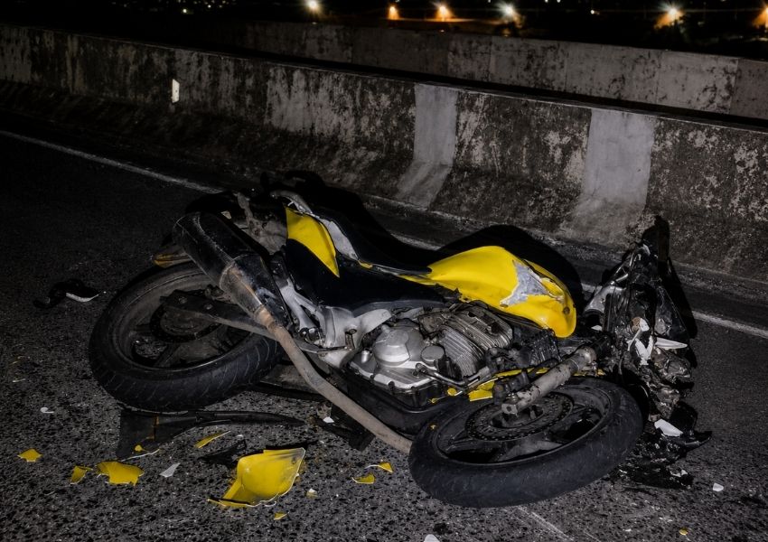 Motociclista fica gravemente ferido após colisão frontal em viaduto de Americana
