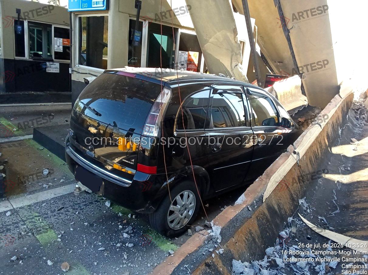 Motorista morre após destruir pedágio e provocar grave acidente na SP-340