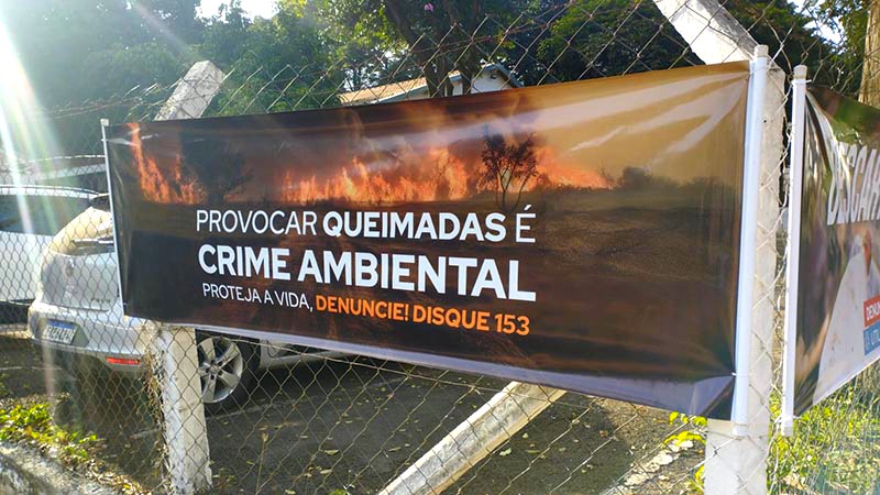 Prefeitura instala 50 faixas contra descarte irregular e queimadas em Americana