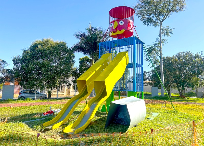 Robô do Parquinho do Panambi ganha nova proteção e passa por revitalização