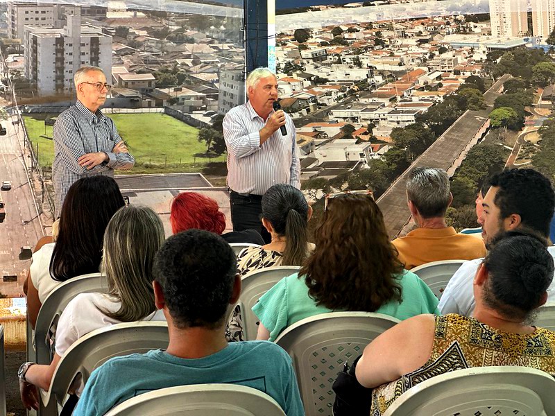 Americana entrega escrituras gratuitas para 86 famílias