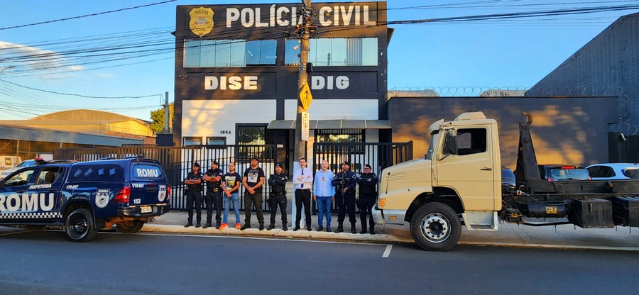 DIG recupera caminhão furtado e prende dupla em oficina de Americana
