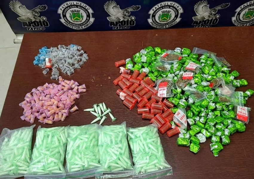 GCM apreende 873 porções de drogas enterradas em mata no Romano