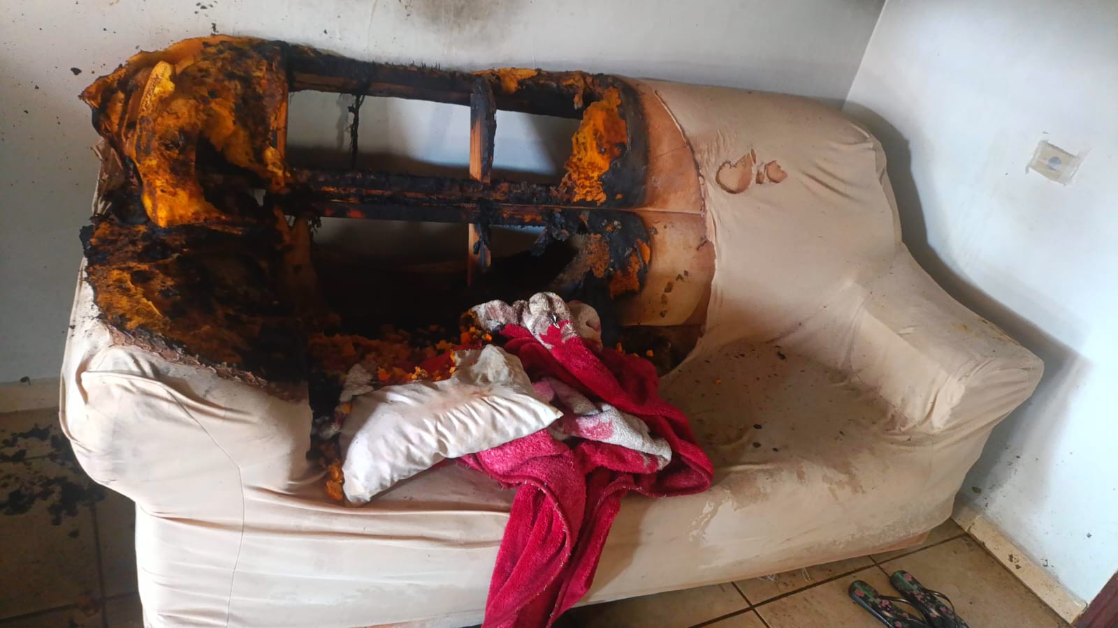 Idoso é preso após violência doméstica e incêndio em casa em Santa Bárbara