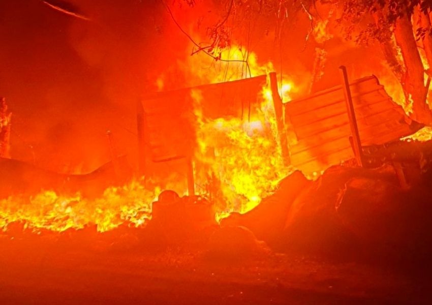 Incêndio de grandes proporções atinge área de recicláveis em Americana