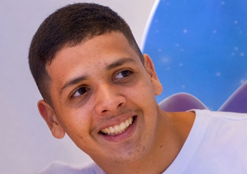 Jovem de 20 anos morre após acidente entre carro e moto em Santa Bárbara