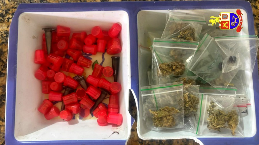 PM apreende mais de 22 kg de drogas escondidas em encanamento em Santa Bárbara