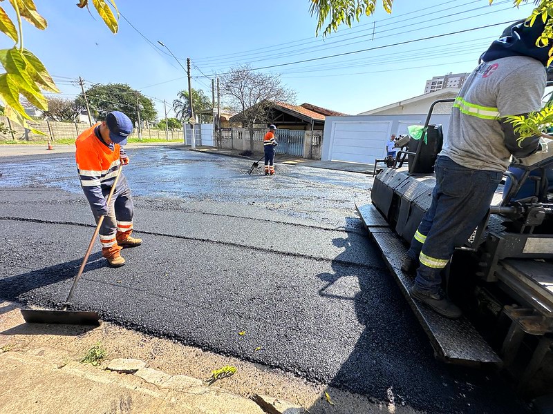 Prefeitura avança com obras do Asfalto Novo no Cariobinha