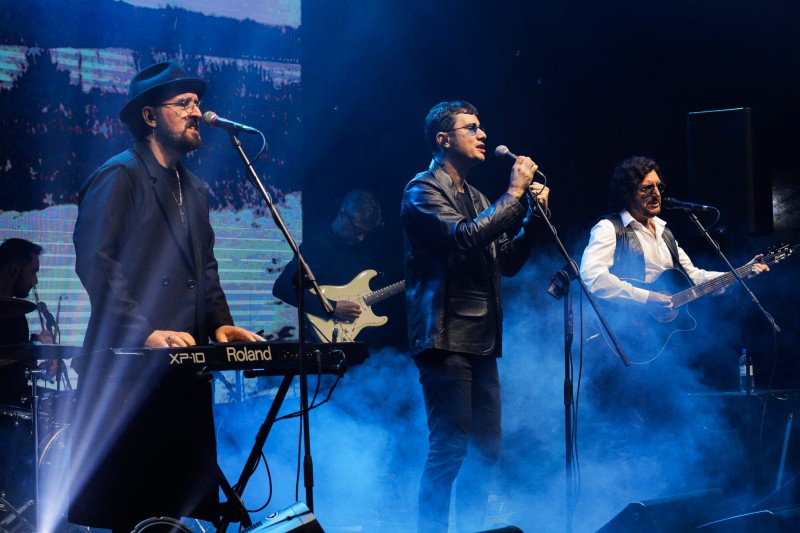 Bee Gees Forever apresenta sucessos do grupo em Santa Bárbara
