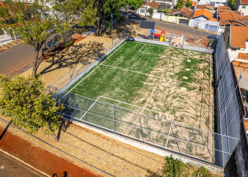 Campo society avança em nova área de lazer do Sartori em Santa Bárbara