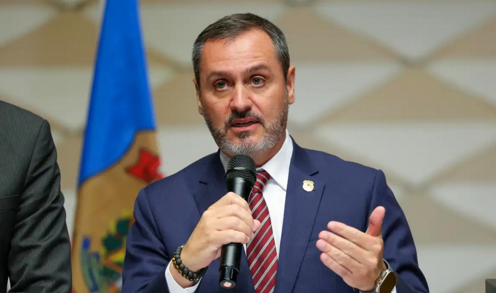 Dino reintegra Andrei Rodrigues ao comando da Polícia Federal