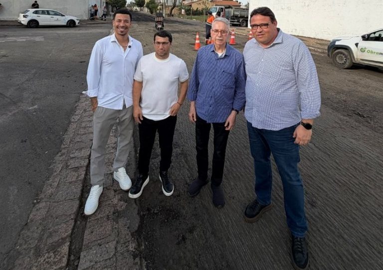 Chico Sardelli vistoria obras do Asfalto Novo na Avenida Centurione Boer