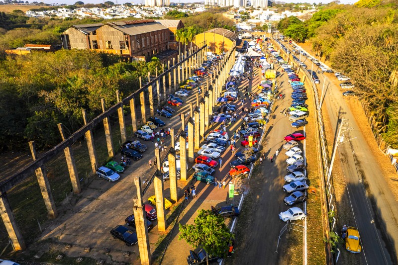 Complexo Usina Santa Bárbara recebe 12º Encontro de Veículos Antigos