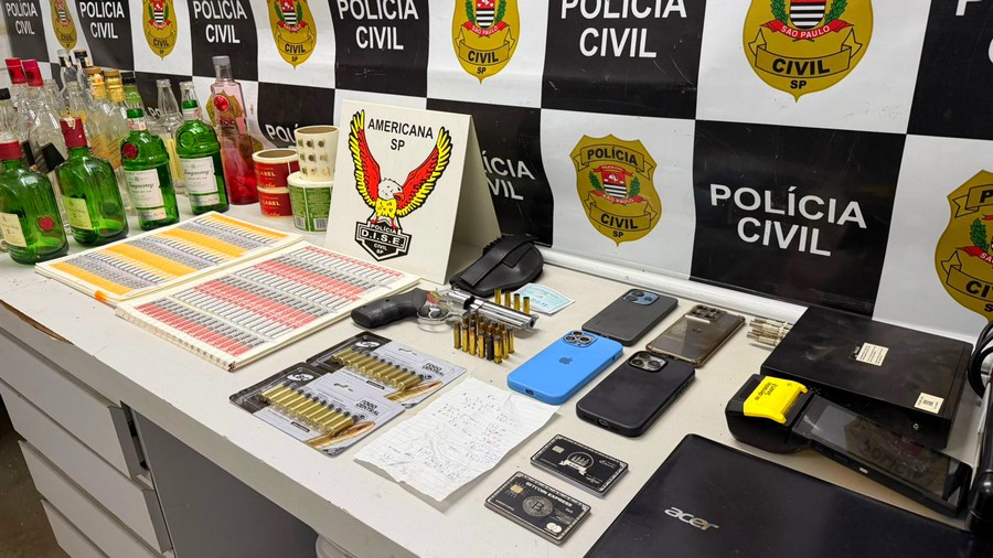 Dise prende dois por falsificação de bebidas e apreende arma em Artur Nogueira