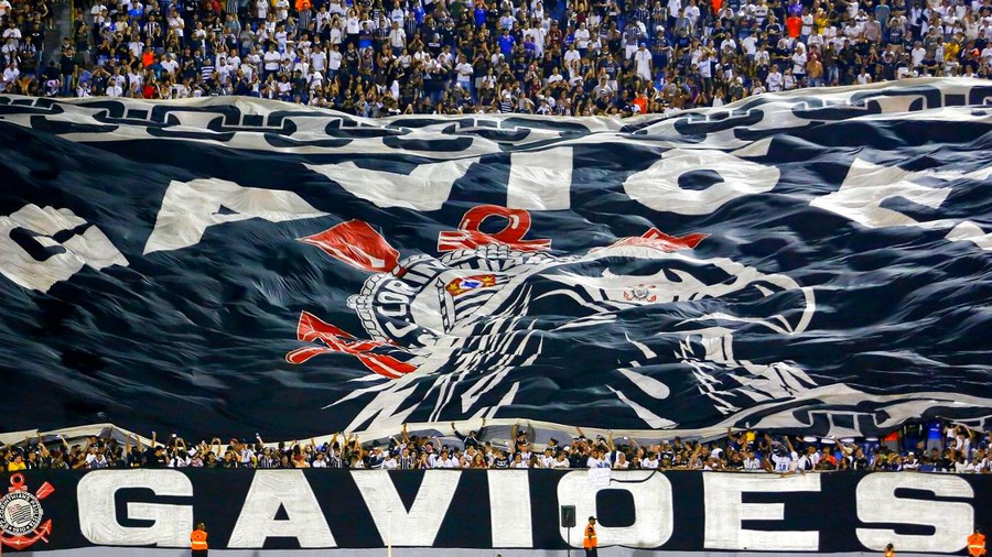 Presidente da Gaviões pede voto no PL e causa revolta na torcida