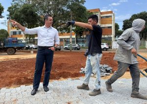 Prefeito Rafael Piovezan visita obras da Nova Área de Bem-Estar e Lazer do Romano 1 RAFAEL PIOVEZAN - ÁREA DE LAZER DO ROMANO (2).jpg