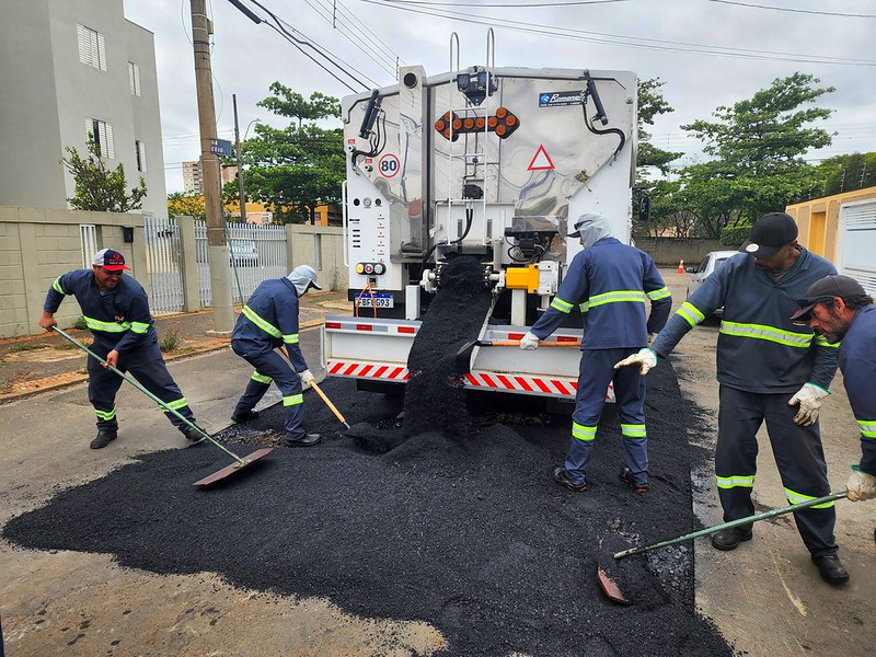 Americana faz mini recape nas avenidas Brasil e de Cillo e tapa-buracos em outras vias