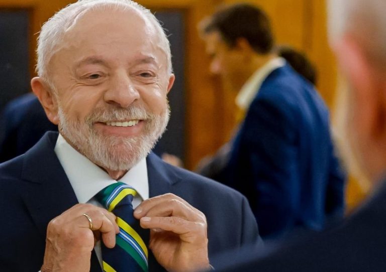 Lula entrega nesta terça-feira pedido de abertura de sigilo ao TSE