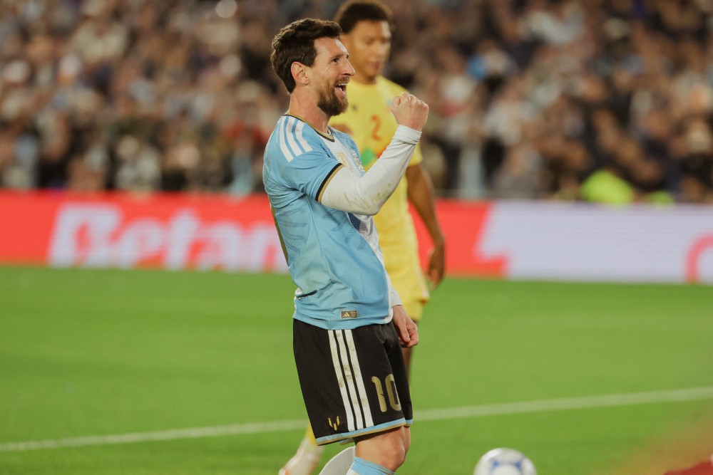 Messi se despede da Argentina após 21 anos com gol e assistências 1 Messi se despede da Argentina após 21 anos com gol e assistências