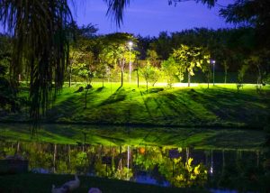 Parque dos Jacarandás ganha nova iluminação em Santa Bárbara