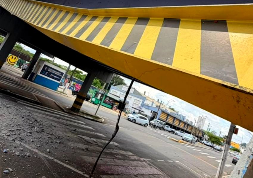 Trânsito é parcialmente liberado no Viaduto Amadeu Elias